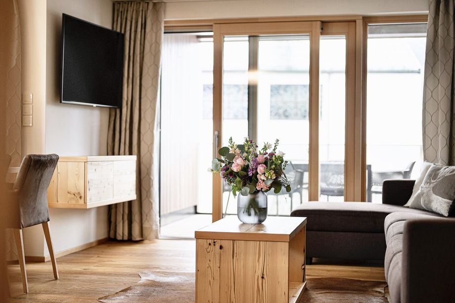 Bestlage Pinzgau mit ca. 6% Rendite! Sieben Apartments mit Terrassen, Balkonen und beheiztem Aussenpool