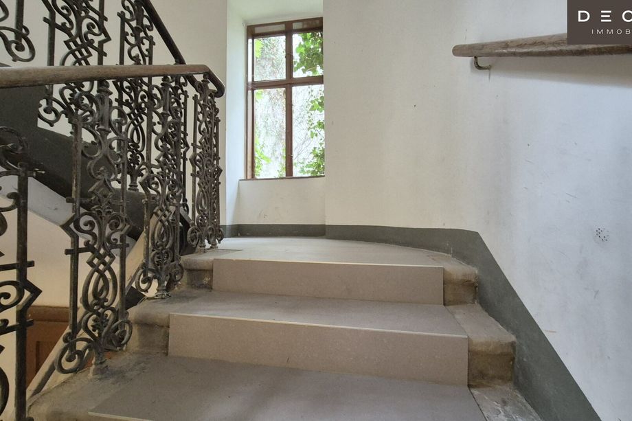 | 2 EINHEITEN | WOHNUNGSPAKET | VIEL POTENTIAL |