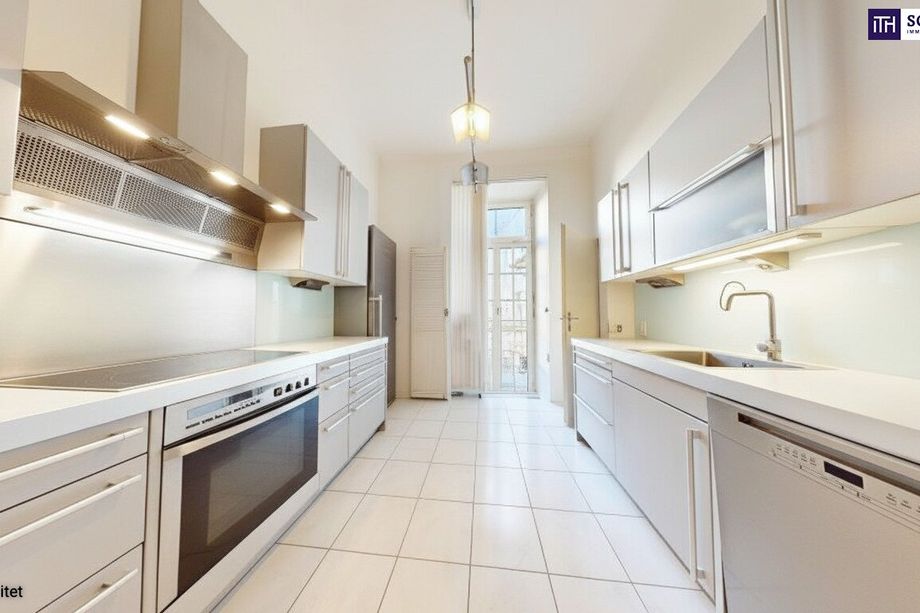 Graz City Center: Einmalige Kombination im Altbau - ca. 217 m² Wohnfläche, zwei unbefristet vermietete Einheiten im Zentrum von Graz