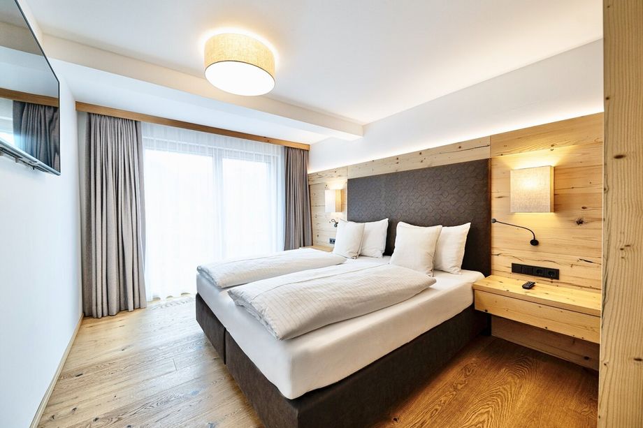 Bestlage Pinzgau mit ca. 6% Rendite! Sieben Apartments mit Terrassen, Balkonen und beheiztem Aussenpool