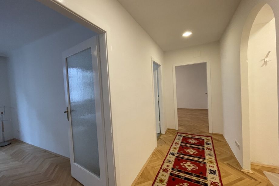 2 room apartment (living room + one bed room) ***** next to the Vienna Opera / City Centre *****