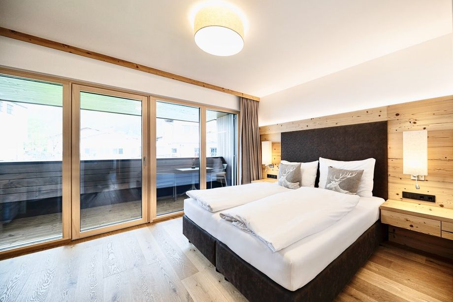 Bestlage Pinzgau mit ca. 6% Rendite! Sieben Apartments mit Terrassen, Balkonen und beheiztem Aussenpool