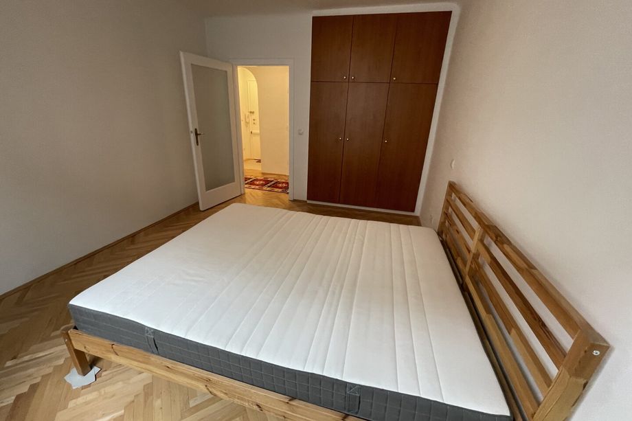 2 room apartment (living room + one bed room) ***** next to the Vienna Opera / City Centre *****