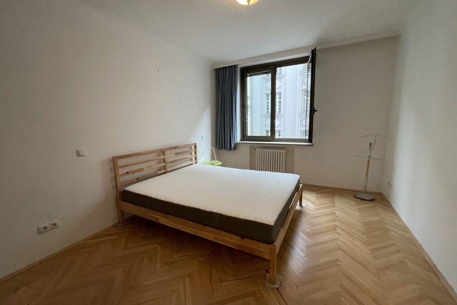 2 room apartment (living room + one bed room) ***** next to the Vienna Opera / City Centre *****