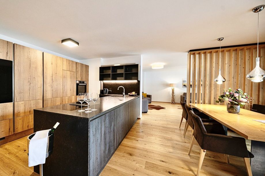 Bestlage Pinzgau mit ca. 6% Rendite! Sieben Apartments mit Terrassen, Balkonen und beheiztem Aussenpool