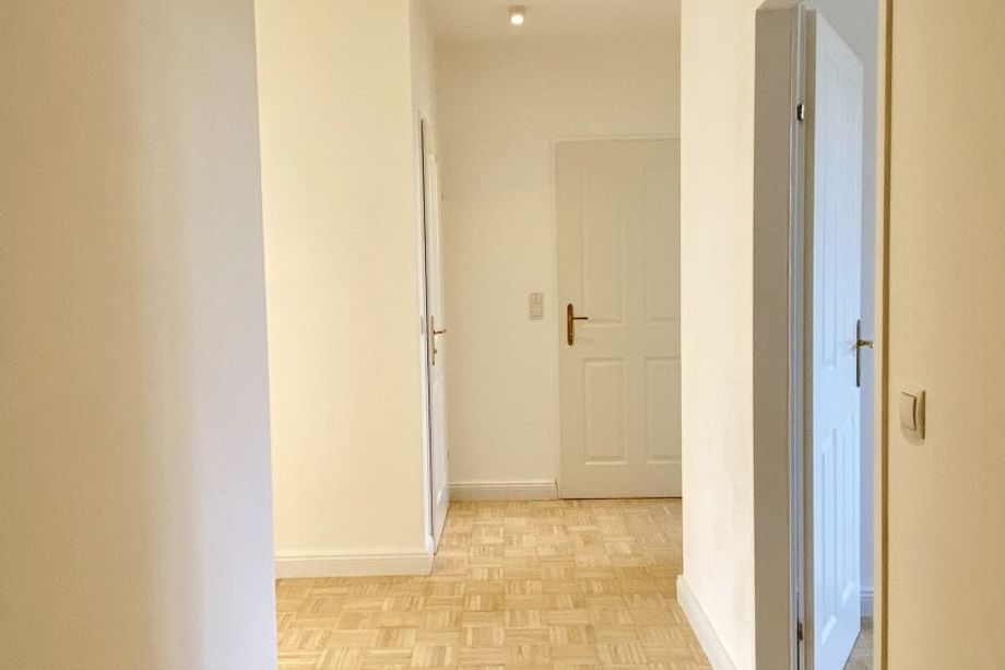 FREUNDLICHE 4-ZIMMERWOHNUNG /// FRISCH SANIERT /// TRENDVIERTEL LEND /// ALLGEMEINGARTEN