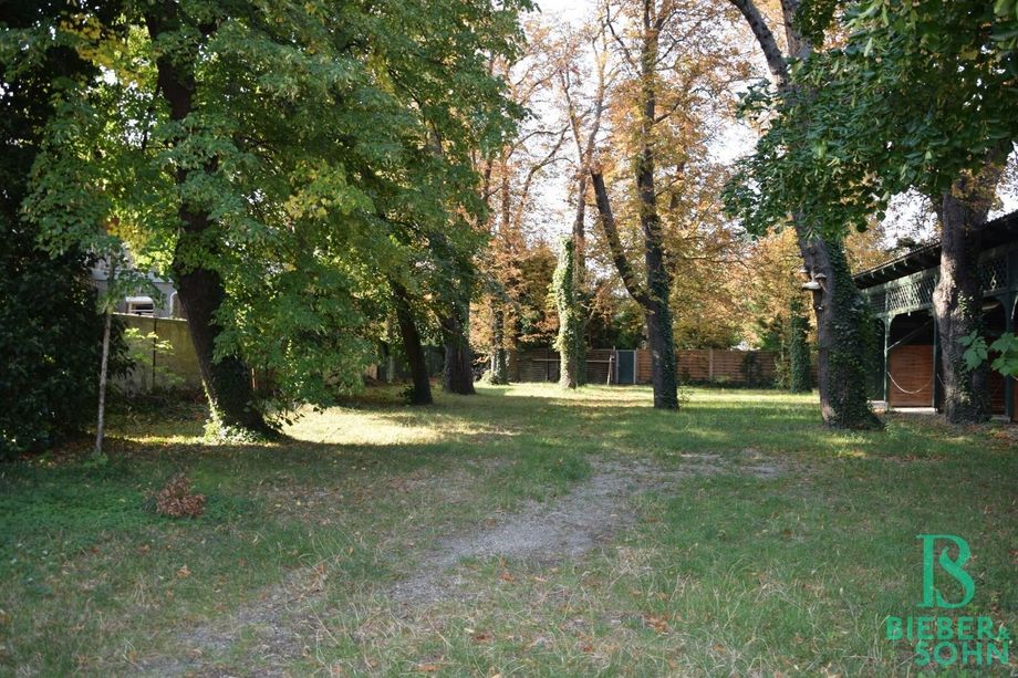 GEWERBE & WOHNEN - Großes Ausbau-/ Neubaupotential - Weitläufige Grünfläche - Parkplätze!