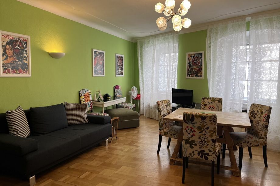 Möblierter Altbaujuwel im Herzen des 1.Bezirkes, charmante 2 Zimmer 51 m² Wohnung, nahe dem idyllischen Franziskaner Platz !