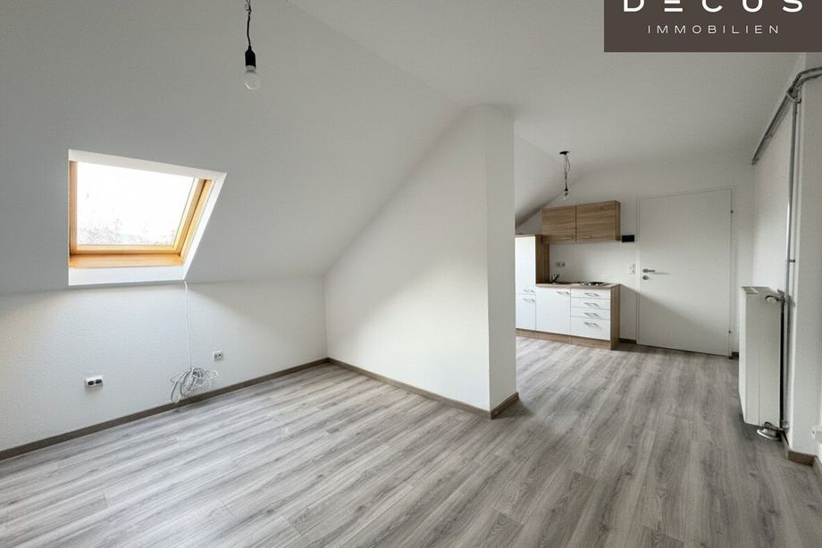 | CHARMANTE DACHGESCHOSSWOHNUNG | HELL & ZENTRAL | 4. OG | IDEAL FÜR SINGLES & STUDENTEN | TOP LAGE | NÄHE UNI