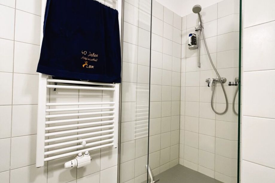 PROVISIONSFREI: 2 moderne WG-Zimmer in neu sanierter, stilvoller Gartenwohnung in TOP-Lage von Innsbruck zu mieten!