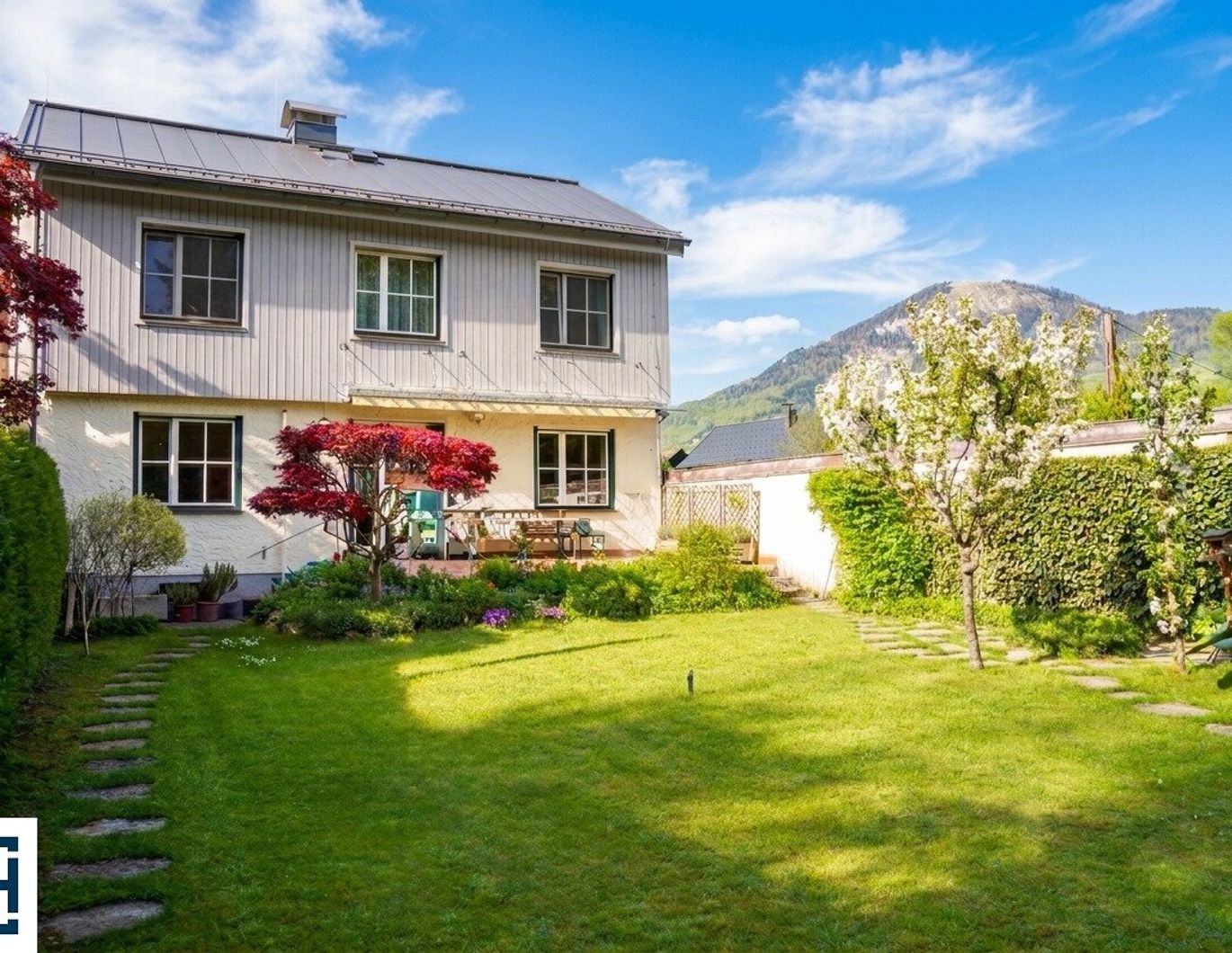 AIGEN NÄHE IGNAZ-RIEDER-KAI: Reiheneckhaus mit Terrasse, Garten und Garage