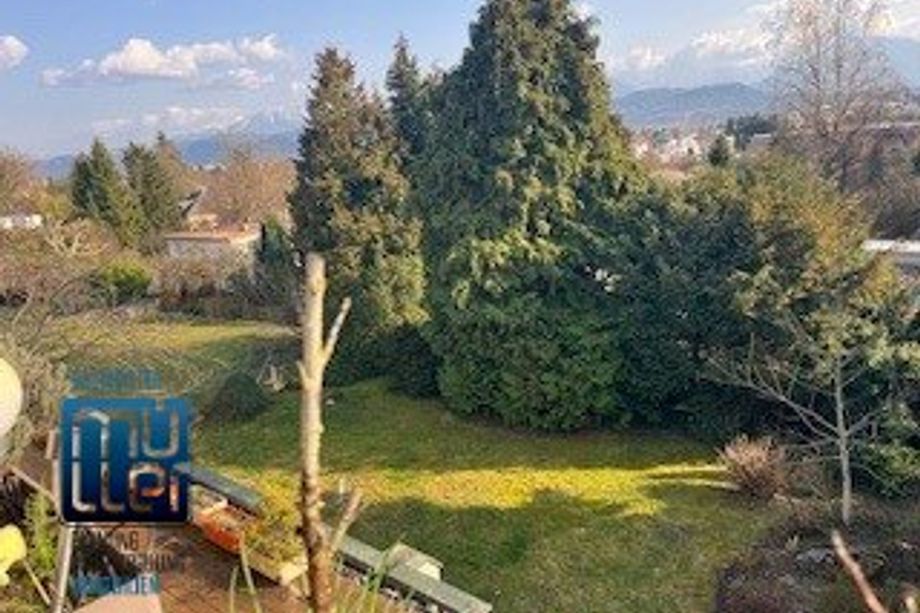St. Martin-Kreuzbergl: Großzügiges Wohnhaus mit 2 Wohneinheiten und Doppelgarage, Indoorpool mit Wellnessbereich, Südlage, Fernsicht