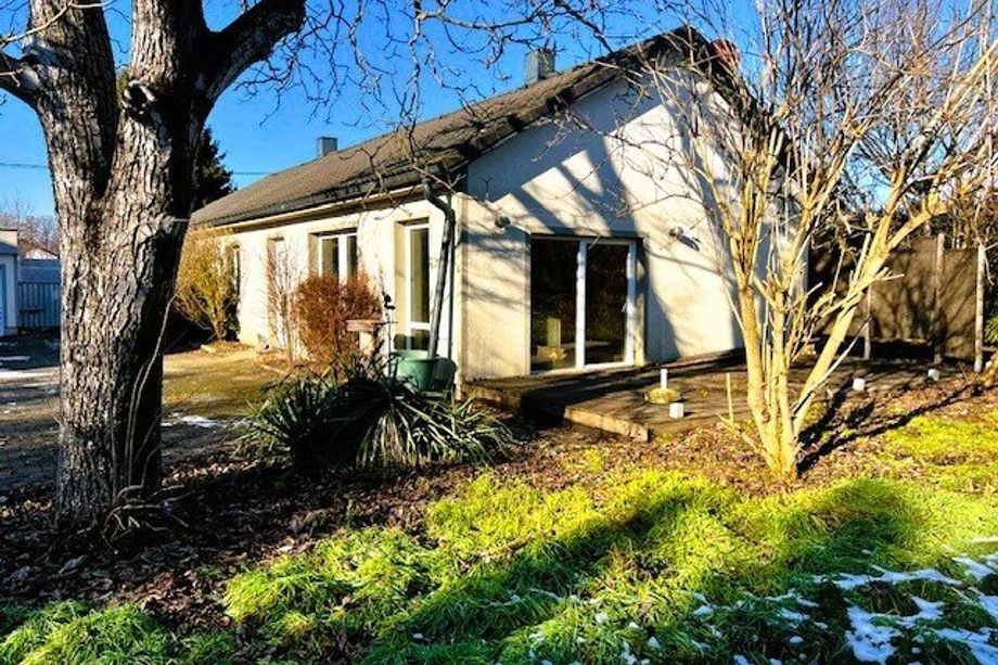 Einfamilienhaus mit großem Nebengebäude auf 1.855m² Bauland - absolute Ruhelage und unverbaubarer Blick!