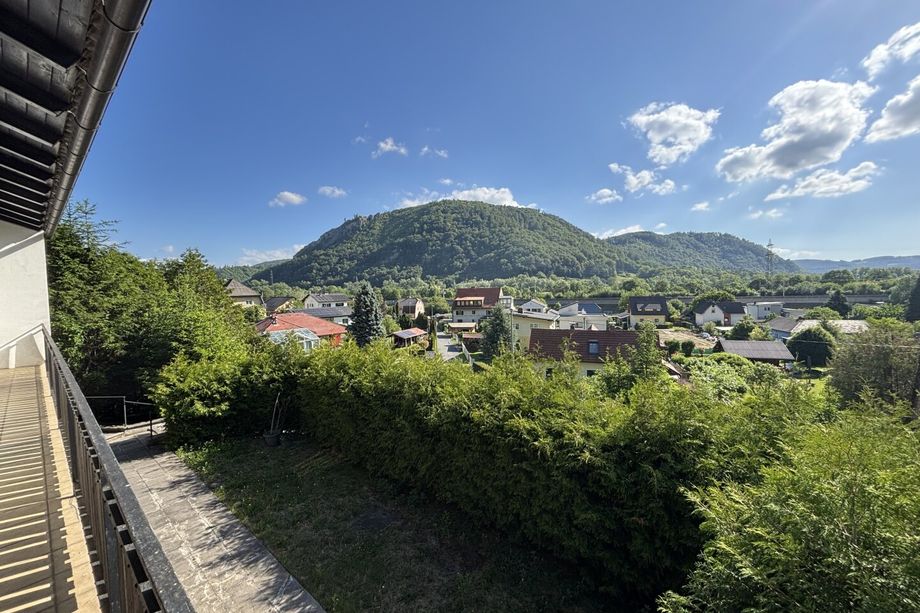 Sanierungsbedürftiges Haus mit Traumaussicht