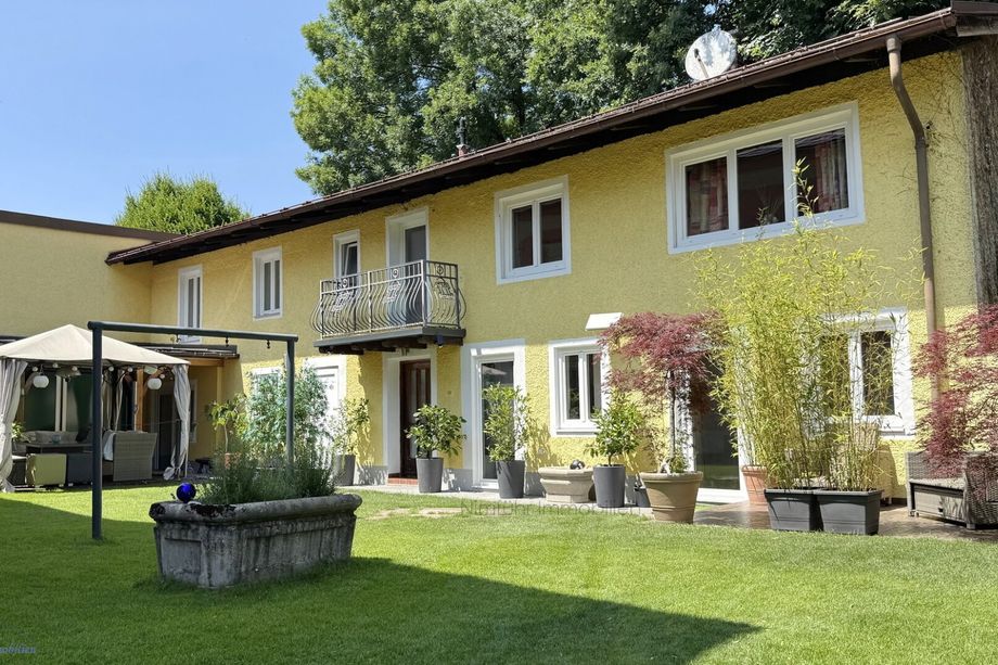KAUF - TOPLAGE PARSCH: Jahrhundertwende Villa mit Nebengebäude