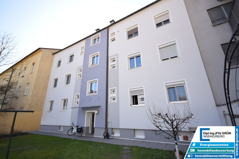 KERNSANIERT - Helle 57 m²-Wohnung mit großem Gemeinschaftsgarten in Top-Lage - Straßenbahn vor der Tür