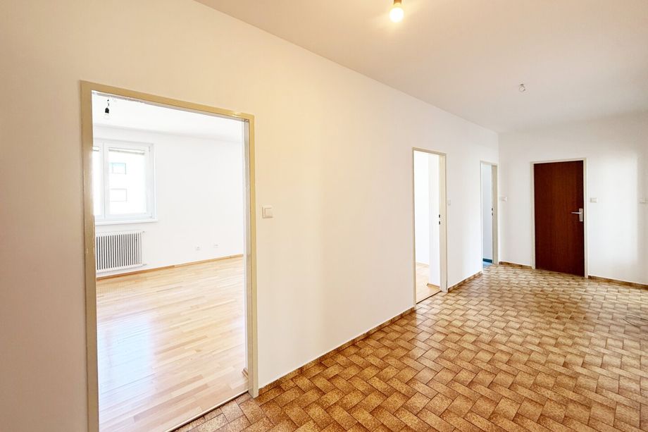 Großzügige, offen gestaltete Wohnung im obersten Stockwerk - bis zu 5 Zimmer möglich!
