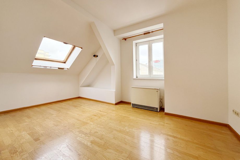 Großzügiges Wohnhaus mit 10 Zimmern Nähe Bahnhof