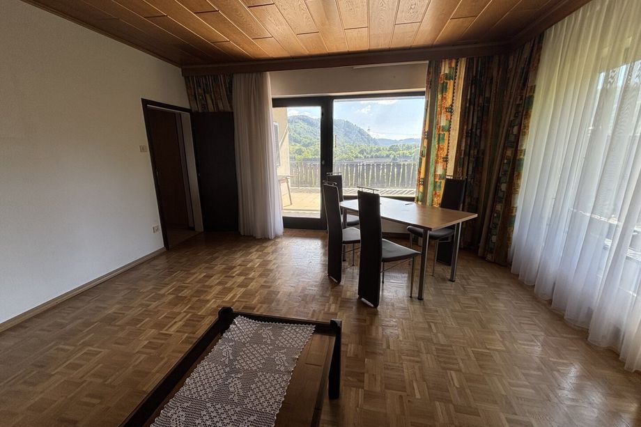 Sanierungsbedürftiges Haus mit Traumaussicht