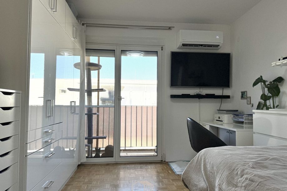 KALVARIENBERG: Sonnige 3-Zimmer-Wohnung mit Extraküche, Balkon und Loggia!