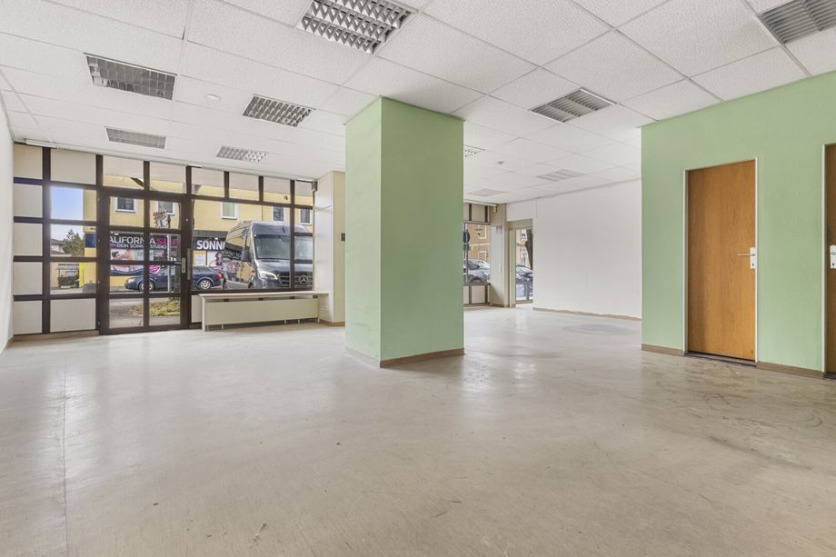 Vielseitige Gewerbefläche mit hoher Sichtbarkeit ideal für Praxis, Studio oder Büro in Klagenfurt!