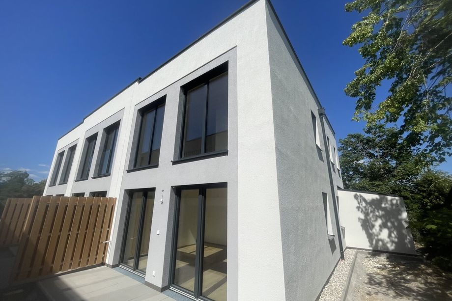 Top 1 und Top 3 - Hochwertige Neubau-Reihenhäuser mit Garten und Terrasse zur Miete