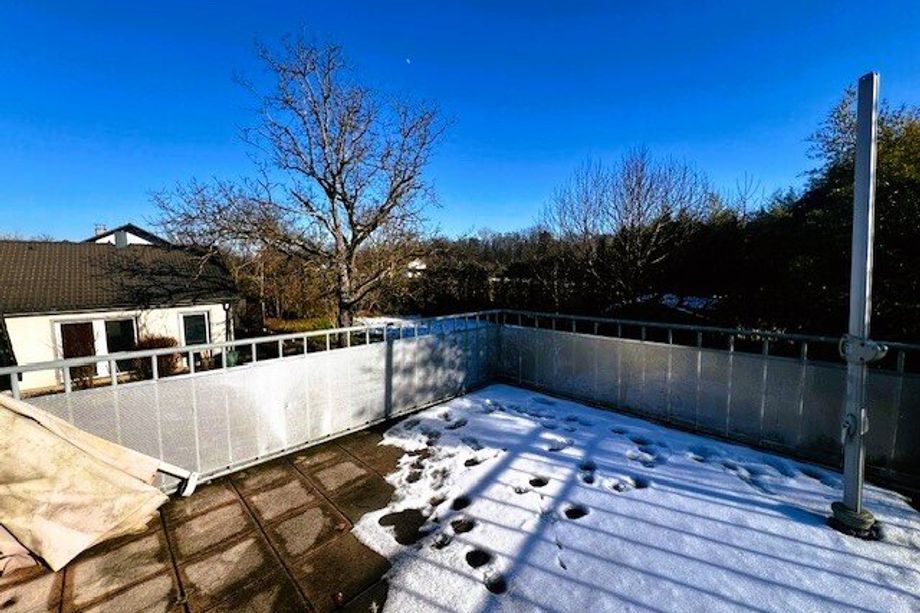 Einfamilienhaus mit großem Nebengebäude auf 1.855m² Bauland - absolute Ruhelage und unverbaubarer Blick!