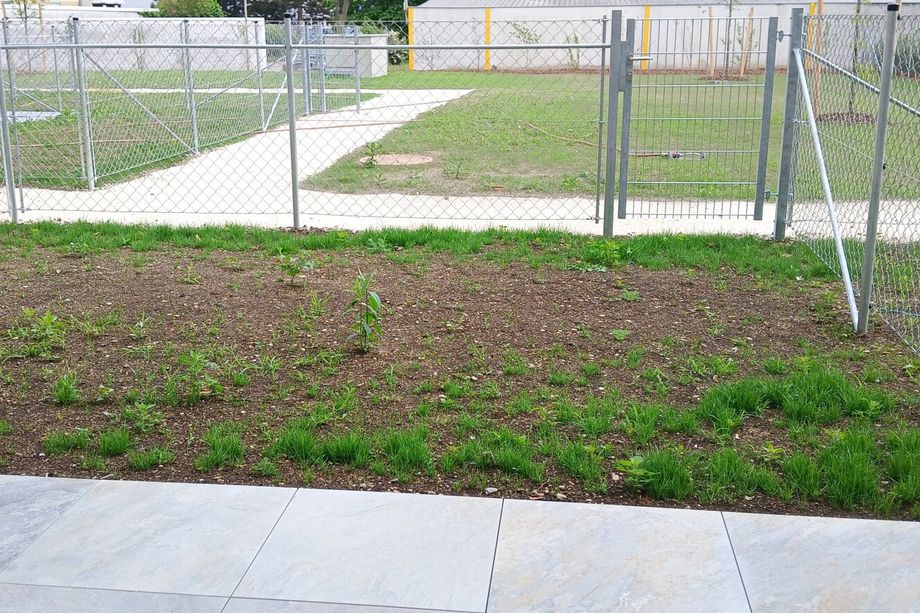 NEUBAU - ERSTBEZUG - Top 2 - Wunderschöne 2 Zimmerwohnung mit kleinem Garten, Terrasse und einem eigenen Tiefgaragenplatz