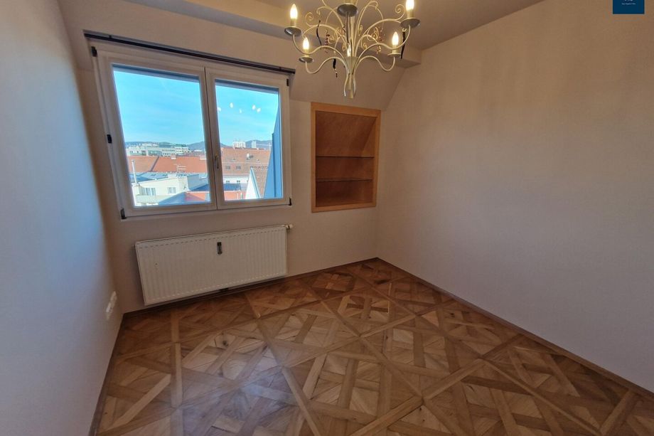 Jakoministraße 17/10 - Teilmöblierte sonnige Maisonette mit einer großzügigen sonnigen Dachterrasse und Carport in zentraler Lage