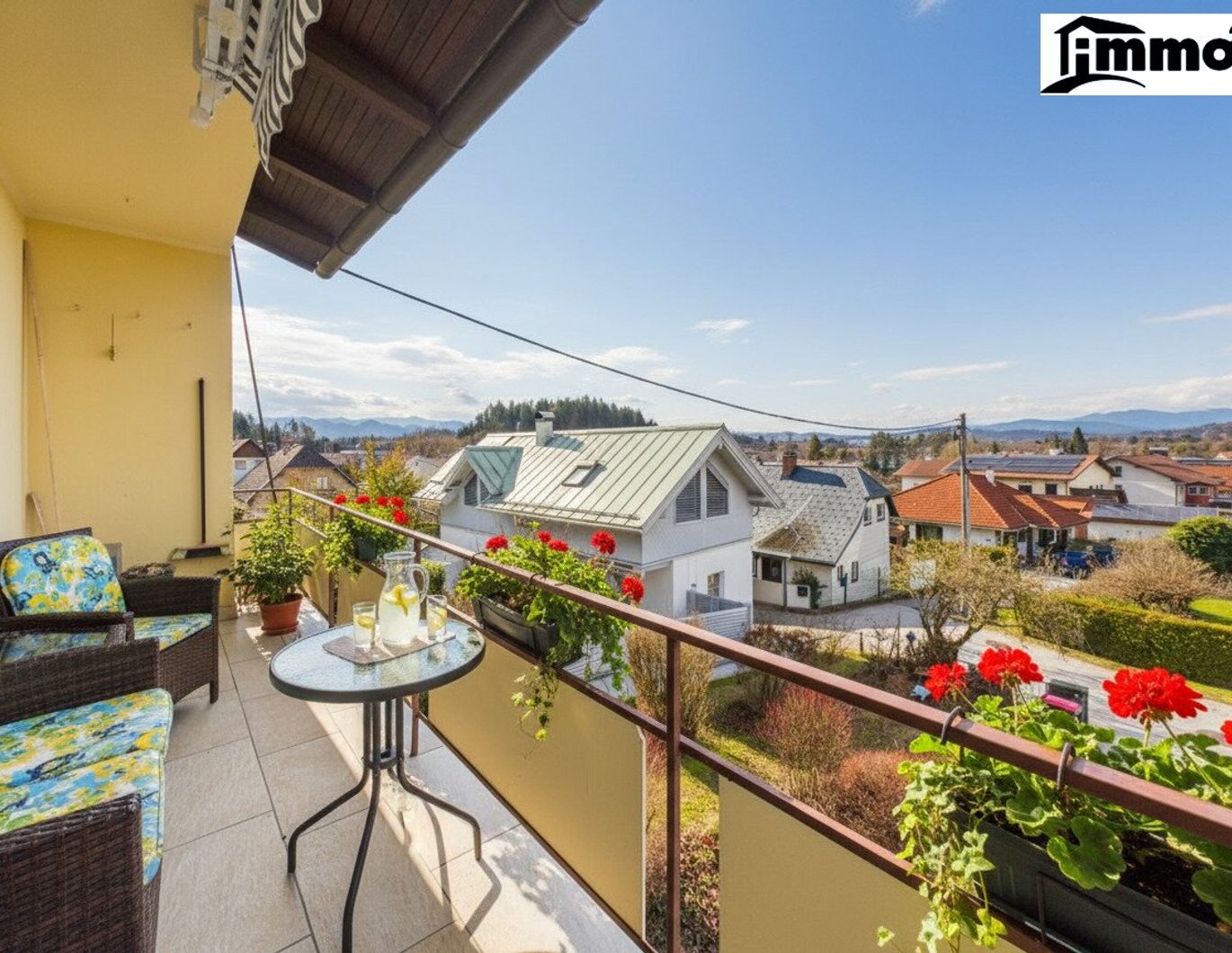 Haushälfte mit Bergblick!