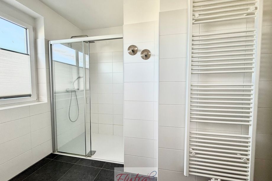 Hochwertige 4-Zimmer Neubauwohnung inkl. verglaster Loggia und TG in Wels/Zentrum!