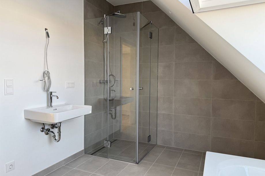 90m² Penhousewohnung mit Ost-Süd-und Westbalkon zu mieten!