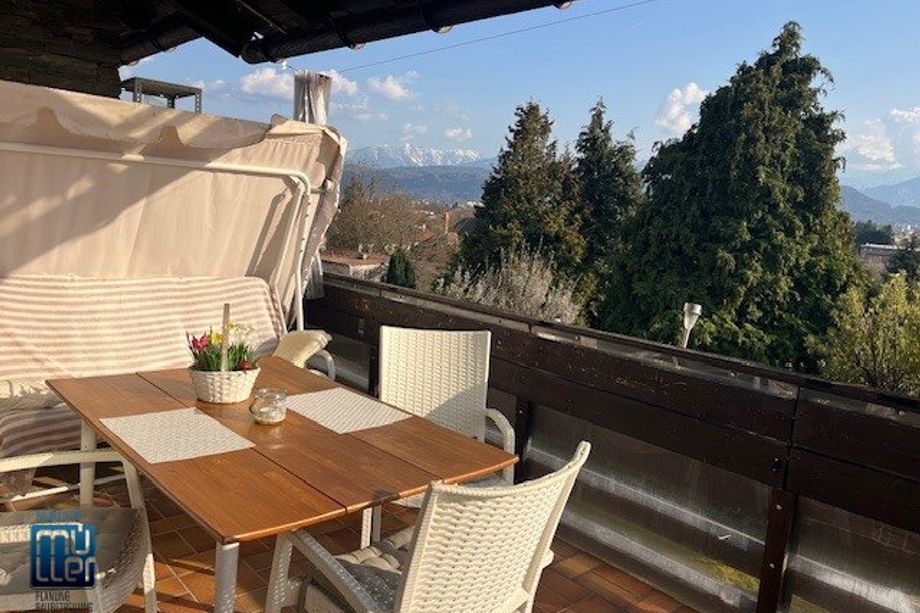 St. Martin-Kreuzbergl: Großzügiges Wohnhaus mit 2 Wohneinheiten und Doppelgarage, Indoorpool mit Wellnessbereich, Südlage, Fernsicht