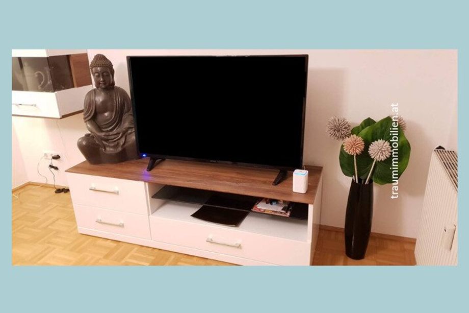 KLEINES GLÜCK IN GROßER WOHNUNG