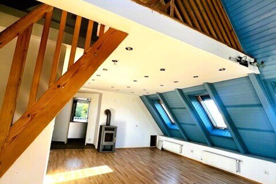 Einfamilienhaus mit großem Nebengebäude auf 1.855m² Bauland - absolute Ruhelage und unverbaubarer Blick!