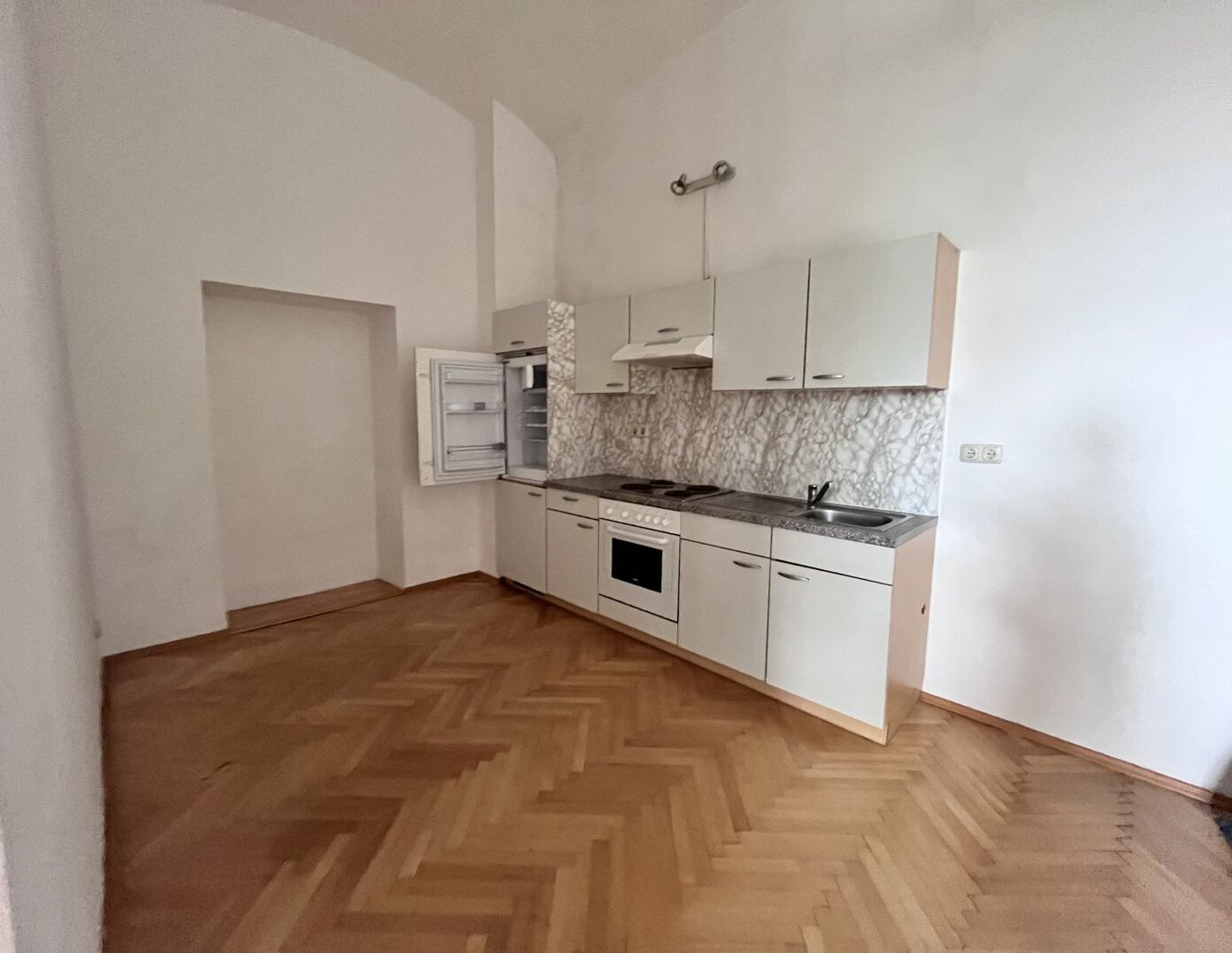 Graz-Zentrale Lage: 2 MONATE MIETFREI! Preiswerte 2-Zimmer-Wohnung mit Lift und optimaler Öffi-Anbindung!