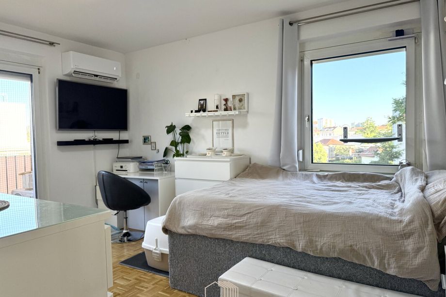 KALVARIENBERG: Sonnige 3-Zimmer-Wohnung mit Extraküche, Balkon und Loggia!