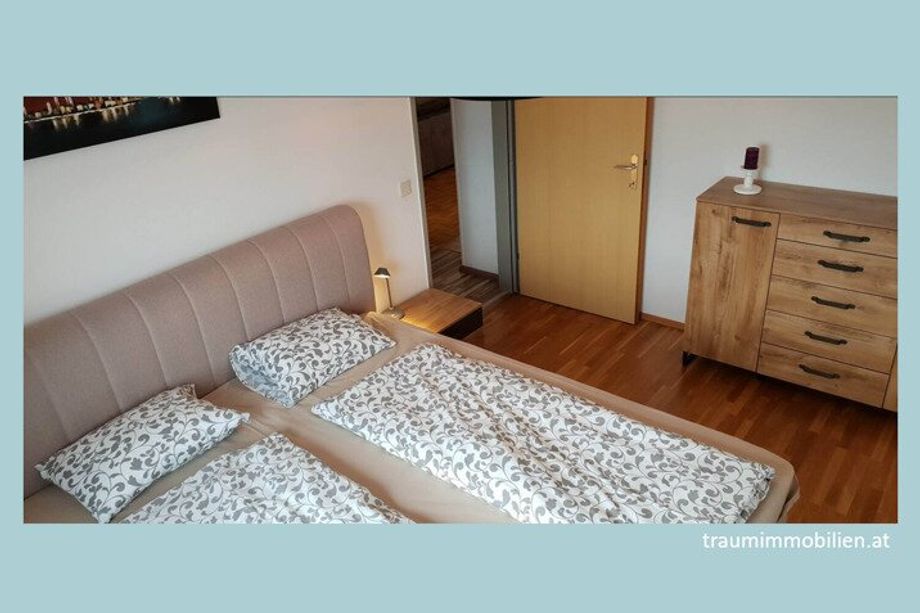 KLEINES GLÜCK IN GROßER WOHNUNG