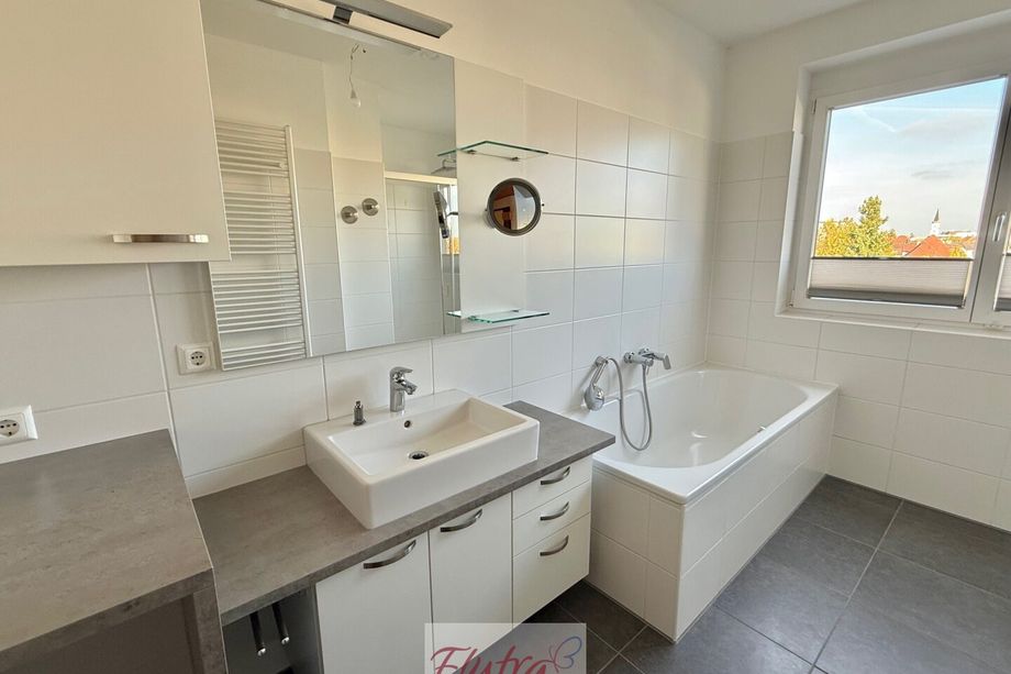 Hochwertige 4-Zimmer Neubauwohnung inkl. verglaster Loggia und TG in Wels/Zentrum!