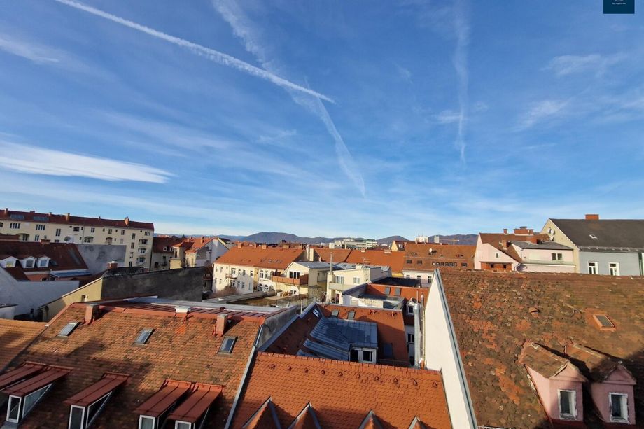 Jakoministraße 17/10 - Teilmöblierte sonnige Maisonette mit einer großzügigen sonnigen Dachterrasse und Carport in zentraler Lage