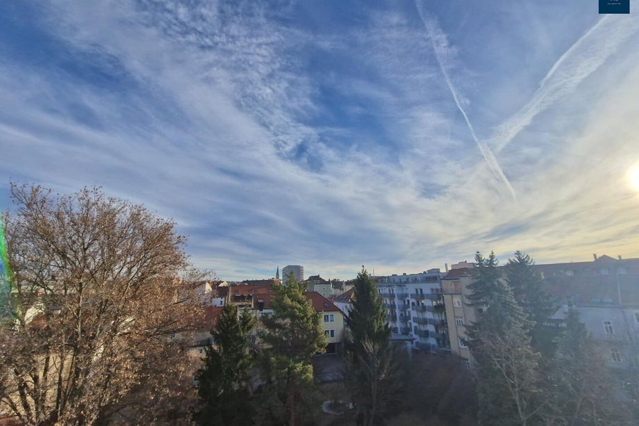 Jakoministraße 17/10 - Teilmöblierte sonnige Maisonette mit einer großzügigen sonnigen Dachterrasse und Carport in zentraler Lage
