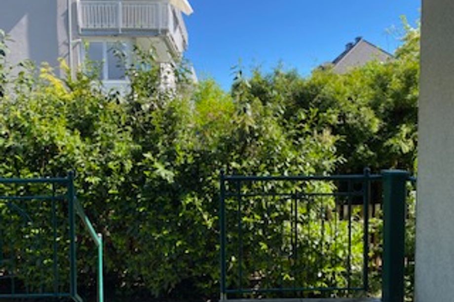 GARTENWOHNUNG IN RUHIGER VILLENGEGEND