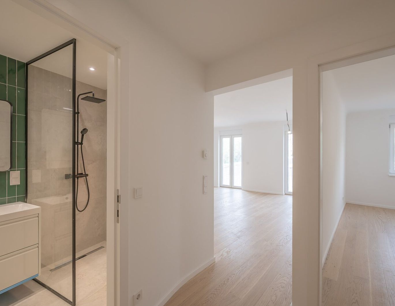 **Neu generalsaniert** Zentrale Lage mit Donaukanal-Blick und 2 getrennt begehbare Zimmer - perfekt für die Vermietung!