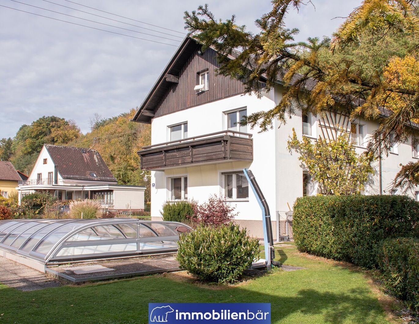 Solides Platzwunder mit Pool nur 500m vom Zentrum entfernt / Grundfläche 1.296 m² / Ziegeldoppelgarage mit Lagerraum