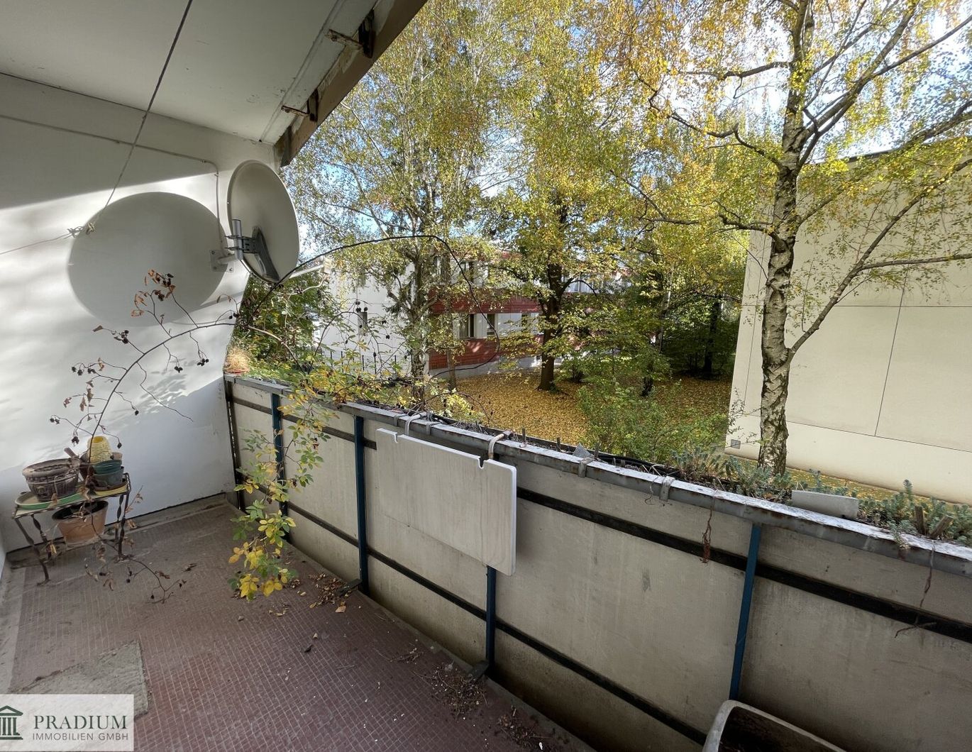 Helle 2 Zimmerwohnung mit Parkplatz und sonniger Terrasse bei U3 Kendlerstraße