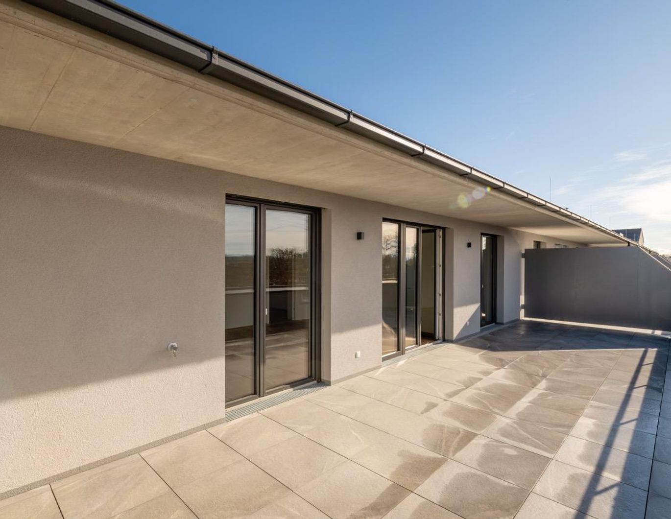 WOHNPARADIES MUR RESORT! STYLISCHE PENTHOUSEWOHNUNG MIT 3 ZIMMER UND GROSSER TERRASSE