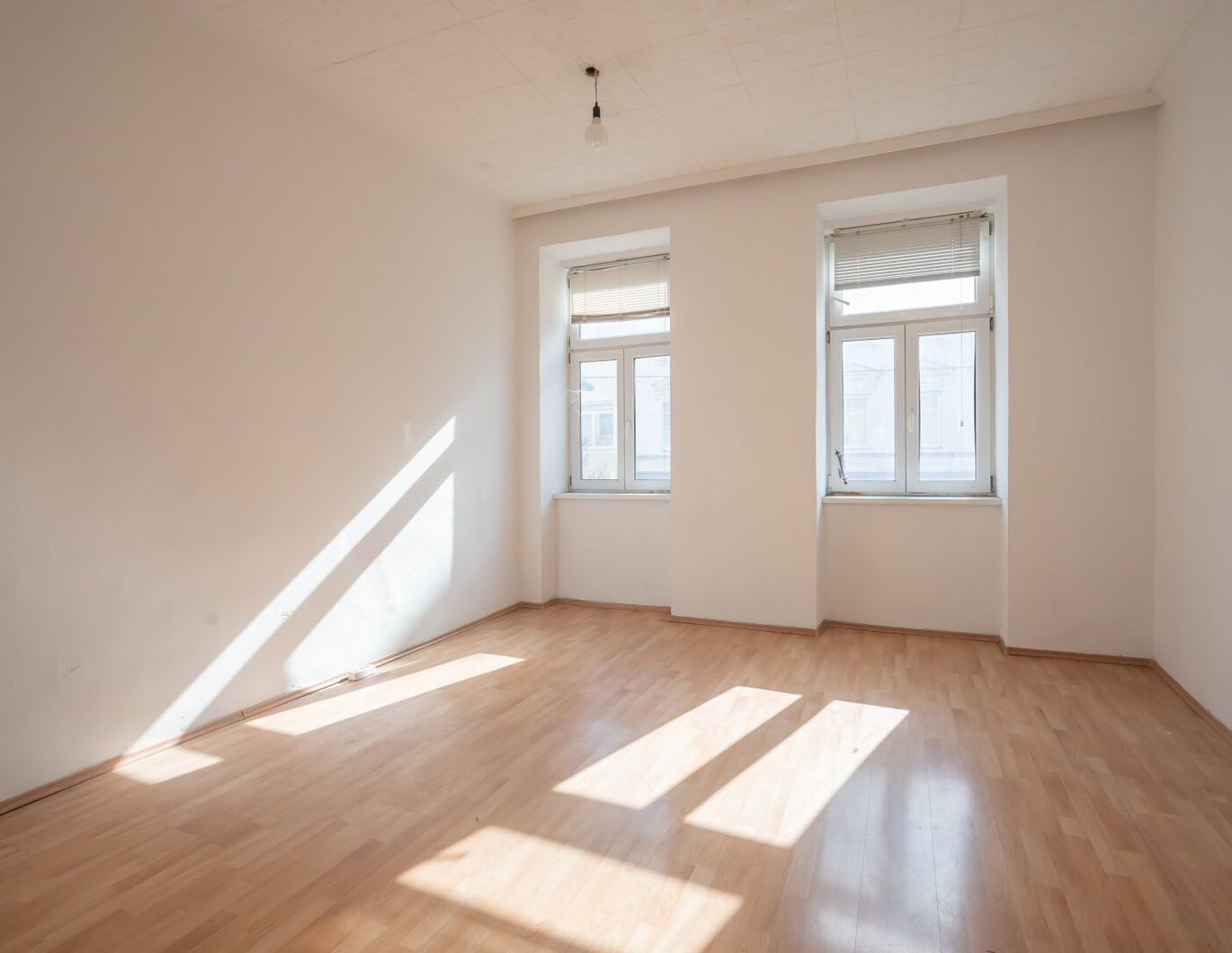 ++NEU++ Kompakte Altbauwohnung zum Sanieren - ideale Investition