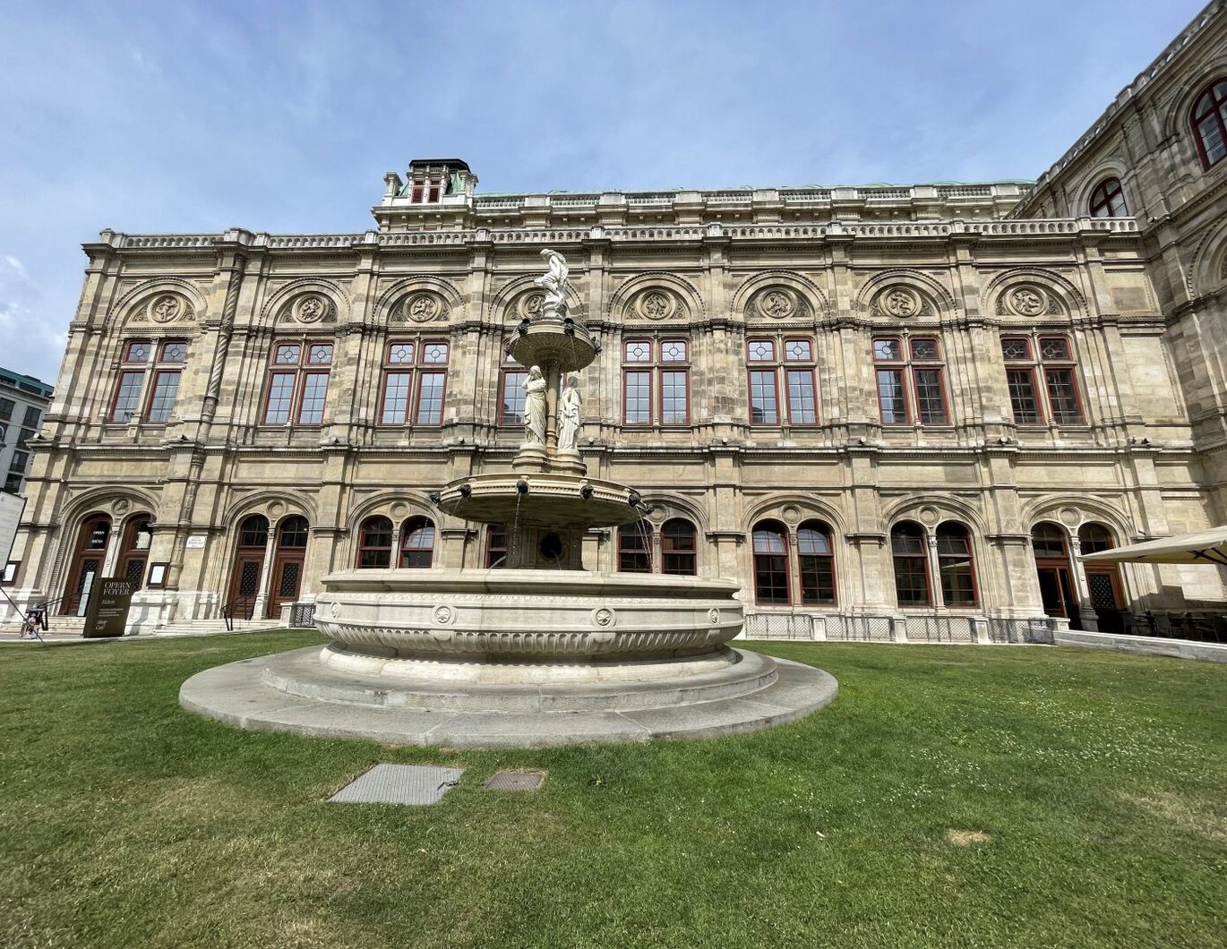 2 room apartment (living room + one bed room) ***** next to the Vienna Opera / City Centre *****