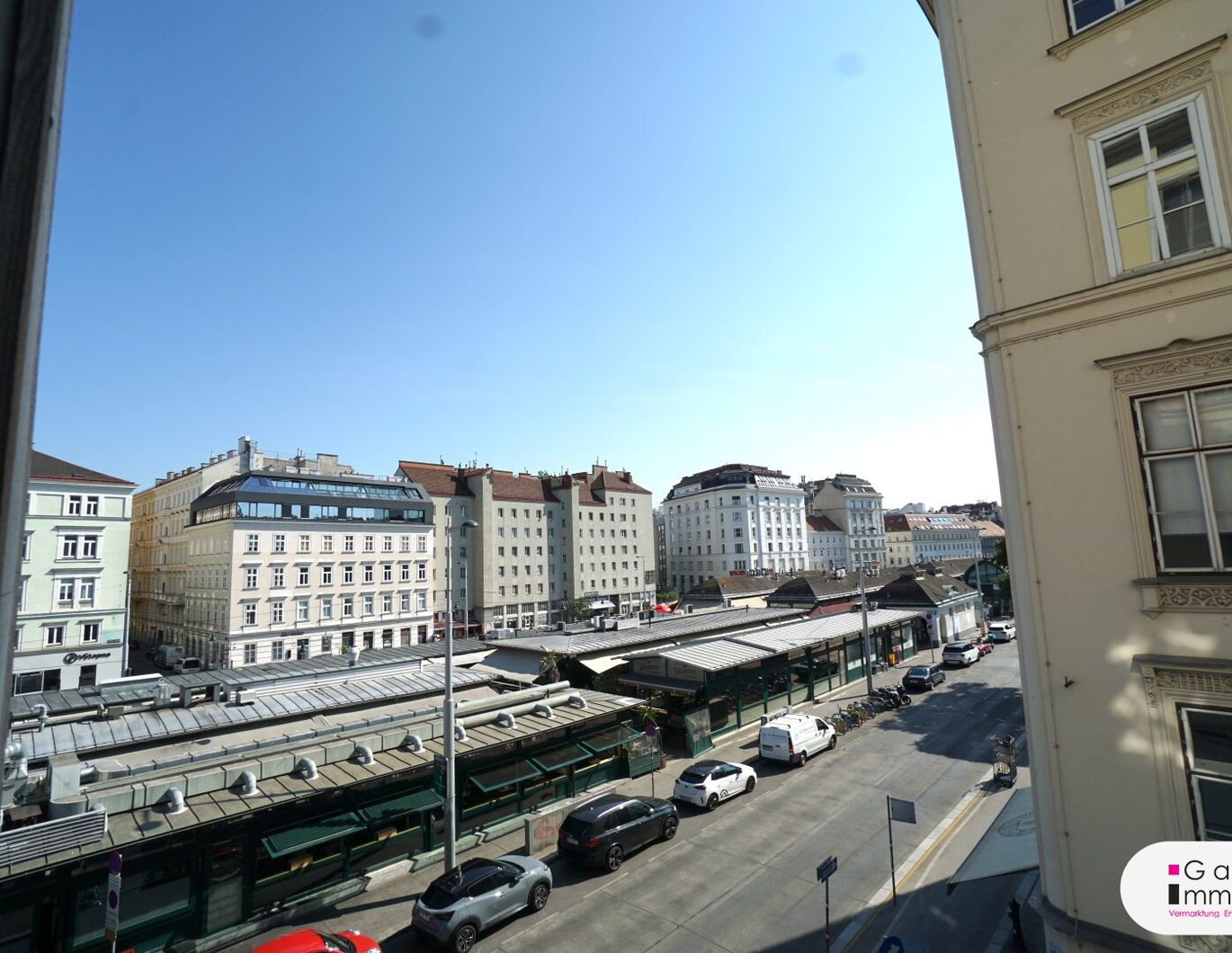 Naschmarkt - sonnige, sanierungsbedürftige Eckwohnung