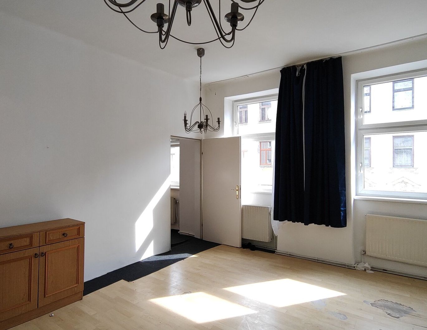 SELBST SANIEREN UND TRAUMHAFT WOHNEN // GROSSE 3 ZIMMER ALTBAUWOHNUNG // NÄHE LEIPZIGER PLATZ - U6 JÄGERSTRASSE //